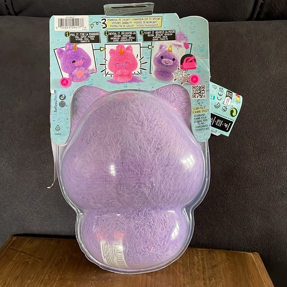Fluffie Stuffiez small *UNICORN* Pull Fluff to Reveal Surprise Plush Underneath - Picture 4 of 7